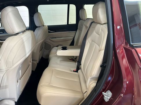 New 2025 Jeep Grand Cherokee Limited w/ Black Appearance Package image 39