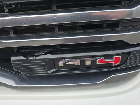 Used 2024 GMC Sierra 1500 AT4 w/ Technology Package AWD/4WD image 11