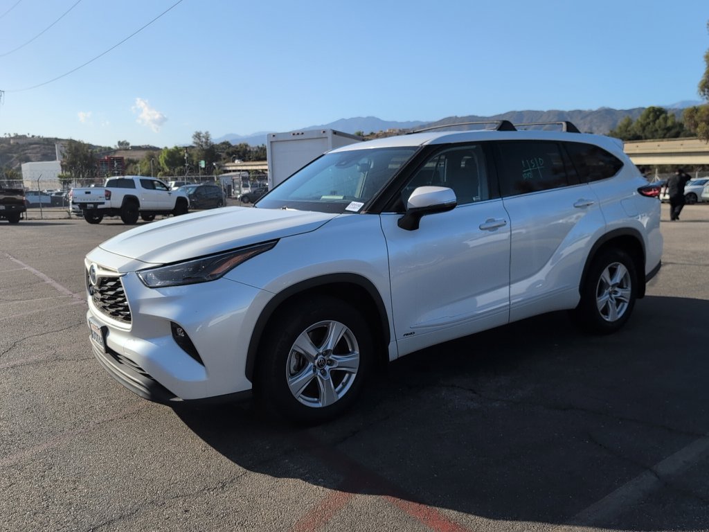 Used 2022 Toyota Highlander LE AWD/4WD image 7