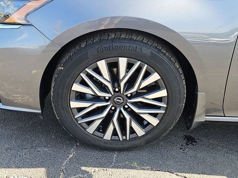 Used 2024 Nissan Altima 2.5 SV FWD image 13