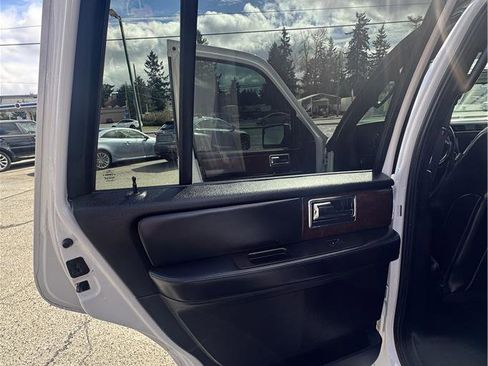 Used 2015 Lincoln Navigator 4WD image 44