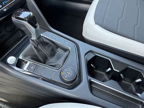 Used 2025 Volkswagen Taos SE AWD/4WD image 42