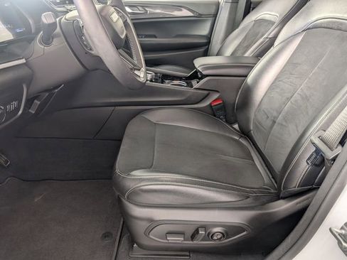 Used 2023 Jeep Grand Cherokee Altitude image 13