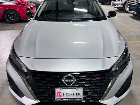 Used 2024 Nissan Altima 2.5 SR FWD image 9