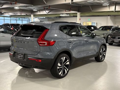 Certified 2023 Volvo XC40 B5 Plus w/ Driver Assist Package AWD/4WD image 2