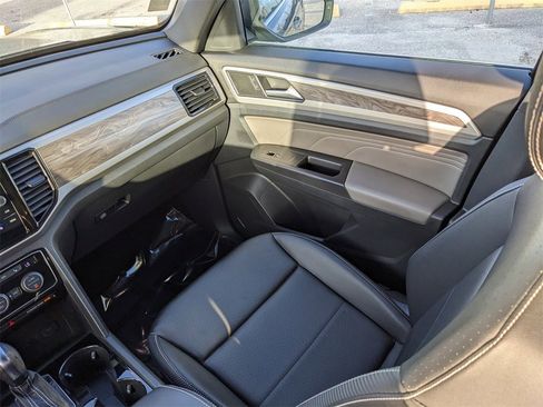 Certified 2023 Volkswagen Atlas Cross Sport SE image 19