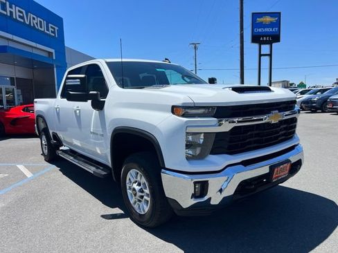 Used 2025 Chevrolet Silverado 2500 LT w/ Convenience Package AWD/4WD image 3