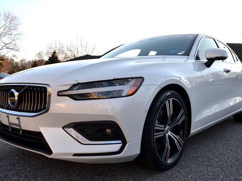 Used 2022 Volvo S60 B5 Inscription FWD image 2