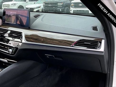 Used 2021 BMW 530i w/ Convenience Package RWD image 26