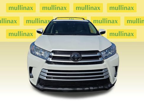 Used 2018 Toyota Highlander XLE w/ Carpet Mat Package (TMS) FWD image 16