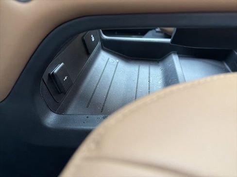 Used 2025 Land Rover Defender 110 X-Dynamic SE image 38