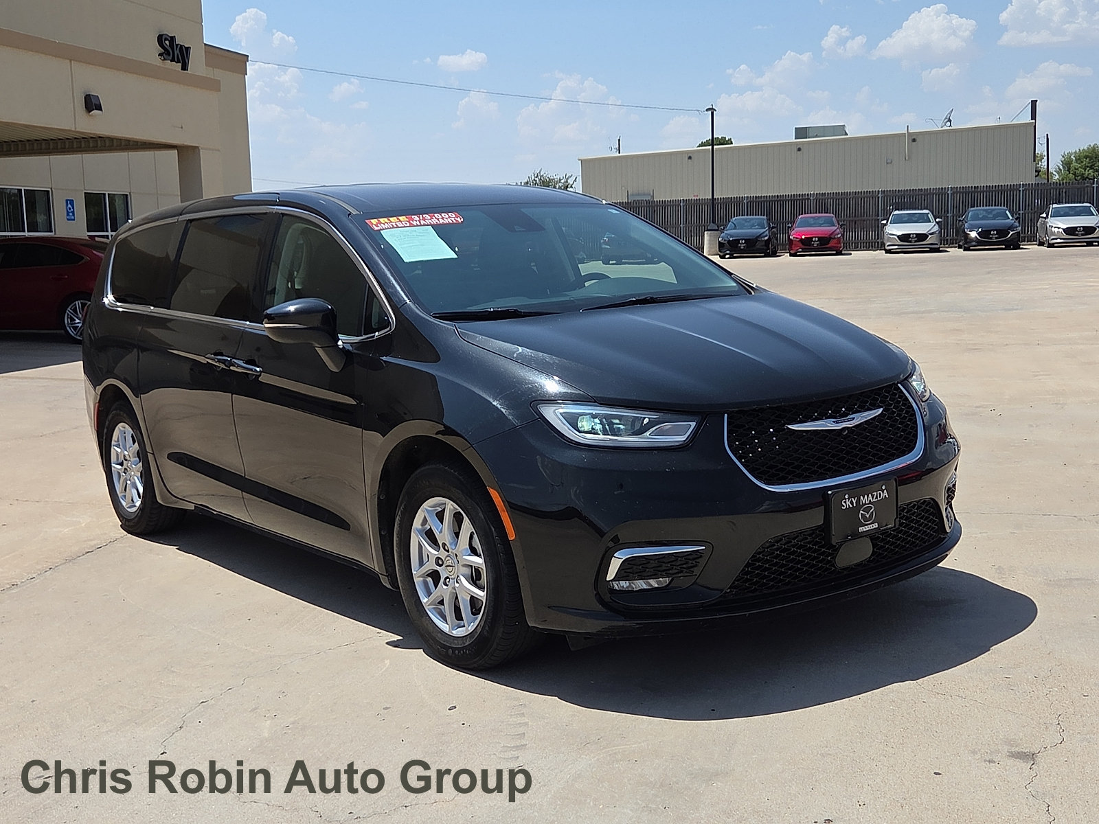 Used 2023 Chrysler Pacifica Touring-L FWD image 1