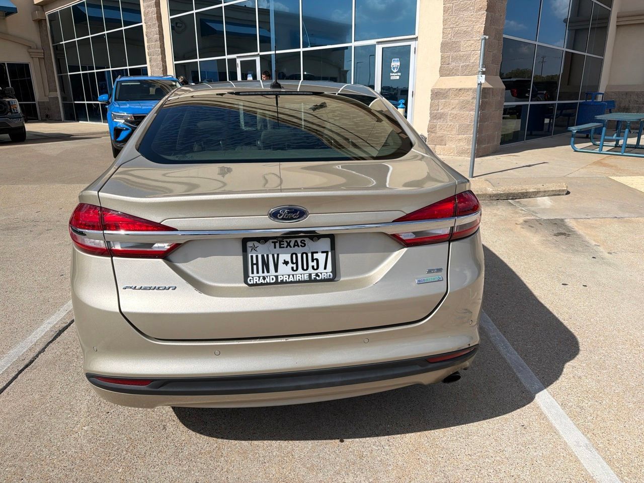 Used 2017 Ford Fusion SE w/ Fusion SE Technology Package FWD image 11