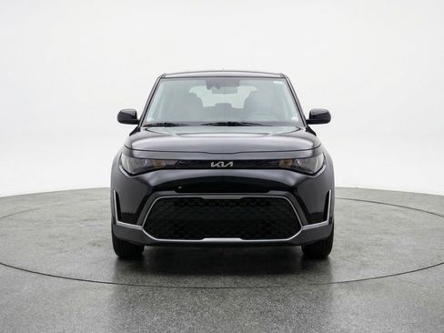 Used 2025 Kia Soul LX w/ LX Technology Package FWD image 2