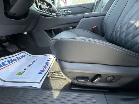 New 2026 Nissan Rogue Platinum image 4