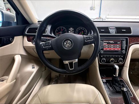 Used 2013 Volkswagen Passat 3.6 SEL Premium FWD image 11
