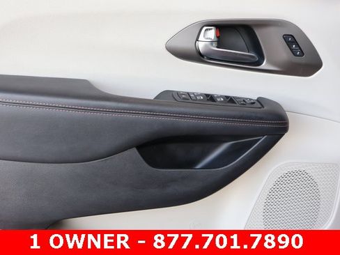 Used 2020 Chrysler Pacifica Touring-L Plus image 10