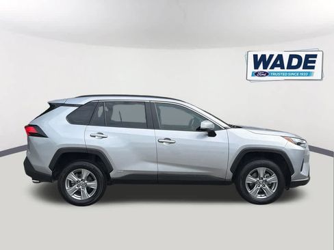 Used 2024 Toyota RAV4 LE AWD/4WD image 4