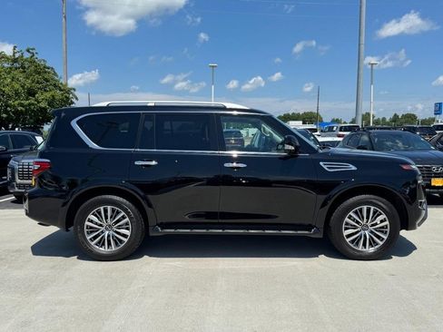 Used 2024 Nissan Armada SL w/ Captain's Chairs Package image 2