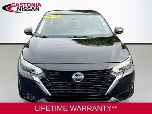 Used 2025 Nissan Sentra SR FWD image 2