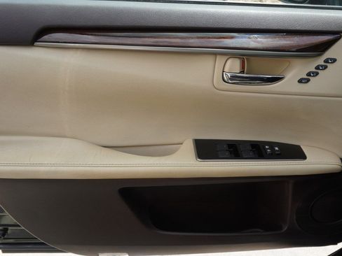 Used 2017 Lexus ES 350 w/ Premium Package image 22