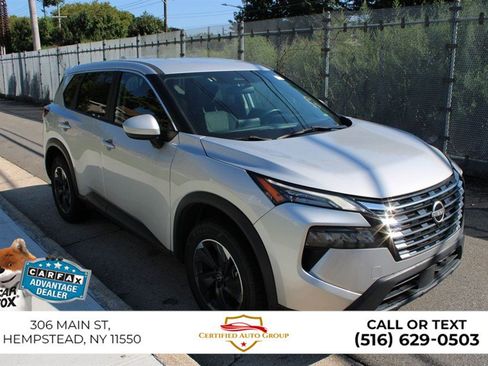 Used 2024 Nissan Rogue SV FWD image 4