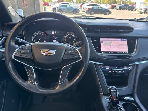 Used 2023 Cadillac XT5 Premium Luxury AWD/4WD image 16