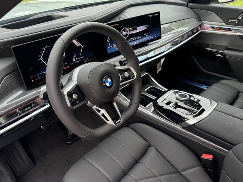 Used 2025 BMW 760i xDrive image 14