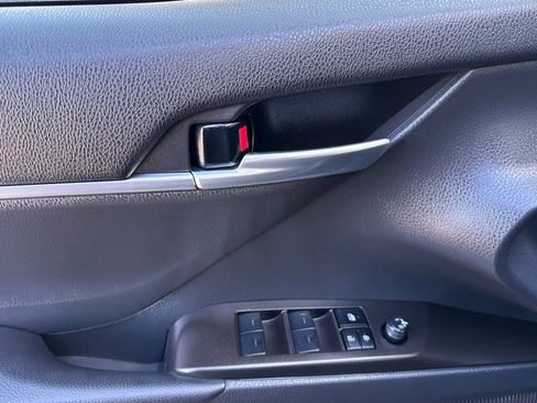 Used 2024 Toyota Camry SE image 11