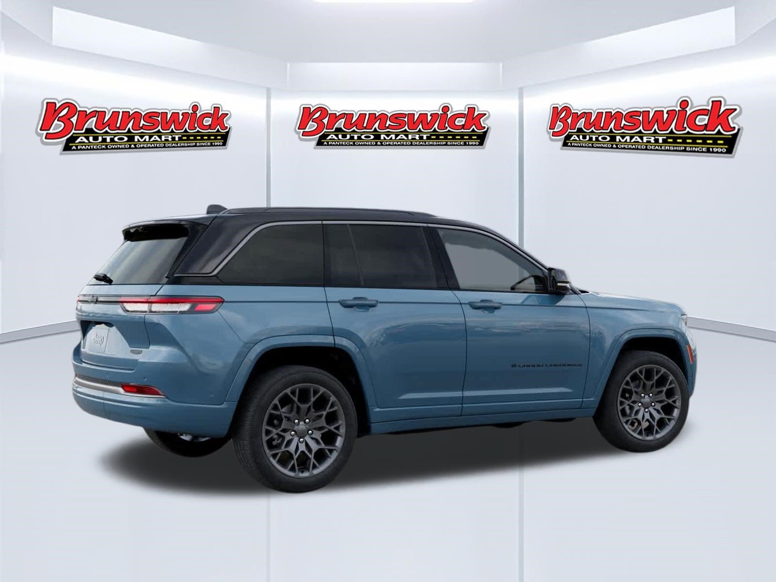 New 2026 Jeep Grand Cherokee Summit w/ Obsidian Package AWD/4WD image 4