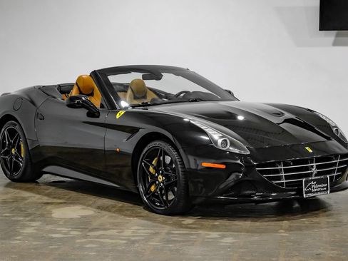 Used 2015 Ferrari California T RWD image 13