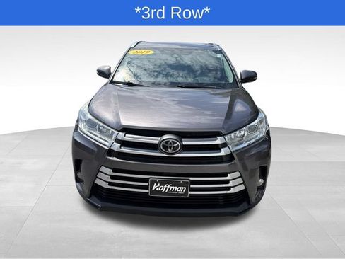 Used 2019 Toyota Highlander XLE AWD/4WD image 11