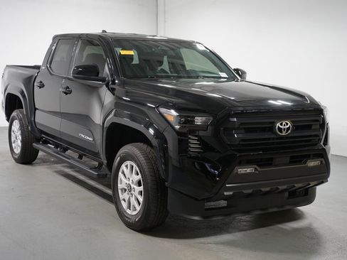 Certified 2025 Toyota Tacoma SR5 image 3