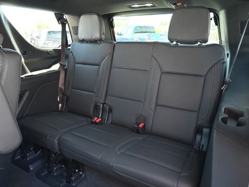 Used 2022 Chevrolet Tahoe Z71 w/ Luxury Package AWD/4WD image 33