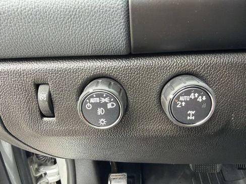 Used 2019 Chevrolet Colorado Z71 AWD/4WD image 18