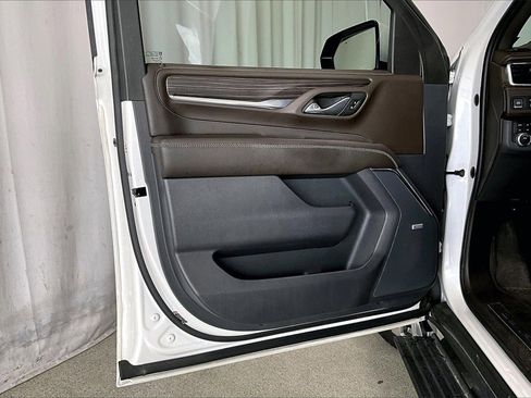 Used 2022 GMC Yukon Denali w/ Denali Premium Package image 21