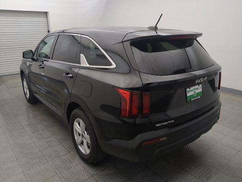 Used 2023 Kia Sorento LX FWD image 5
