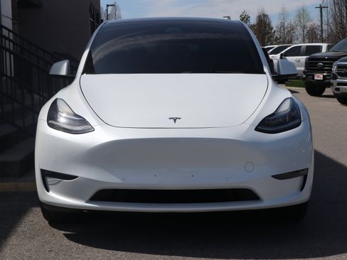 Used 2022 Tesla Model Y Long Range image 4