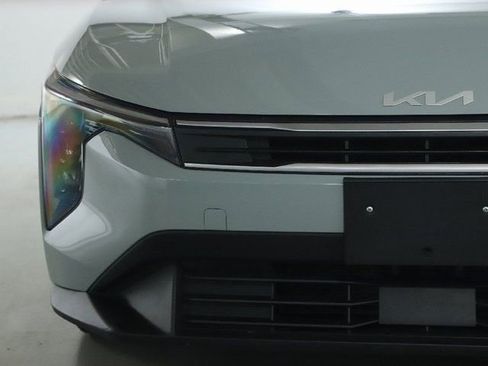 Used 2025 Kia K4 LXS image 6