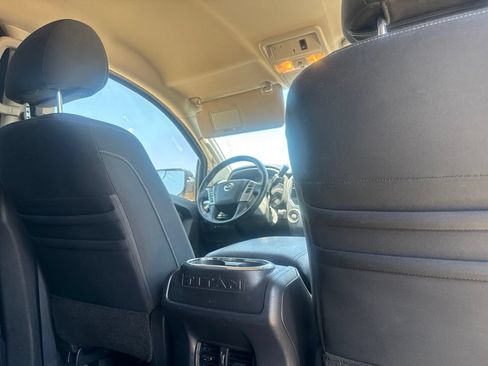 Used 2018 Nissan Titan SV w/ SV Convenience Package RWD image 29