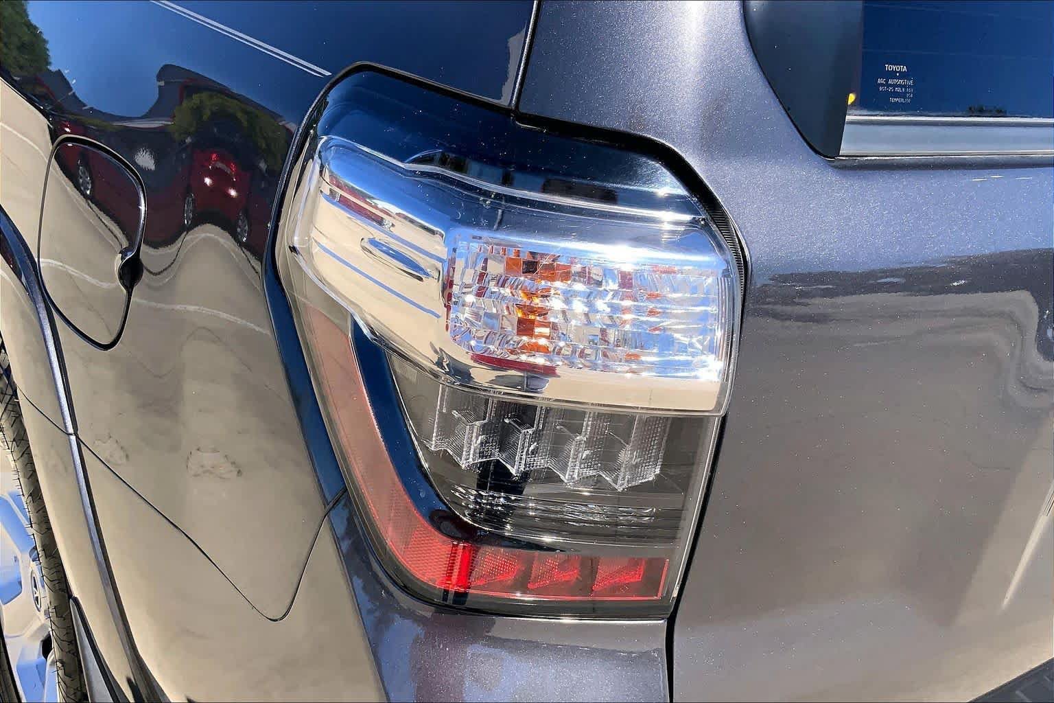 Used 2021 Toyota 4Runner SR5 Premium w/ Moonroof Package AWD/4WD image 28