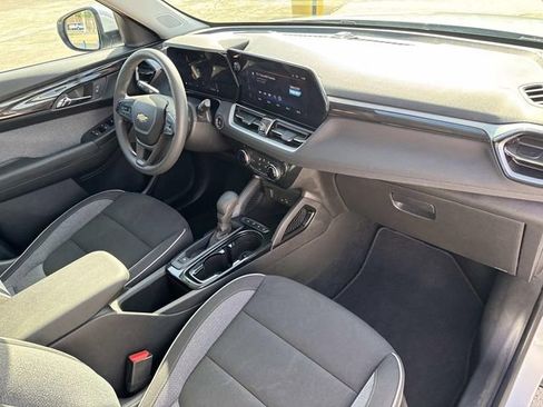 Used 2025 Chevrolet TrailBlazer LT FWD image 30