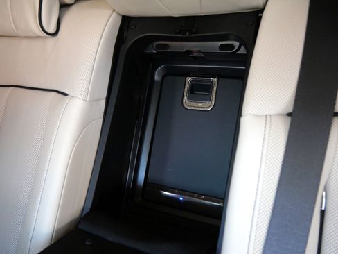 Certified 2024 Rolls-Royce Phantom Extended Wheelbase w/ The Phantom Package image 31