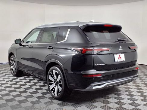 Used 2025 Mitsubishi Outlander AWD image 5