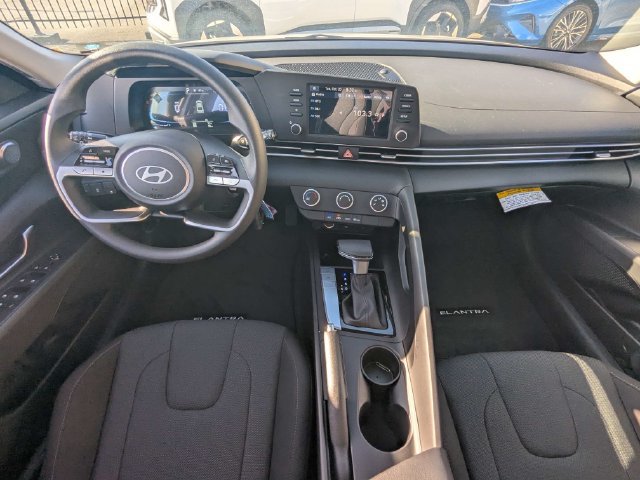Used 2026 Hyundai Elantra SE FWD image 17