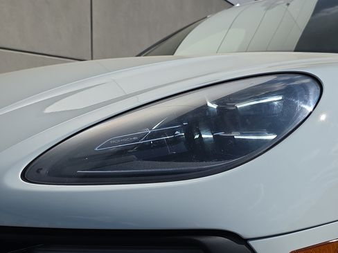 Certified 2023 Porsche Macan S AWD/4WD image 12