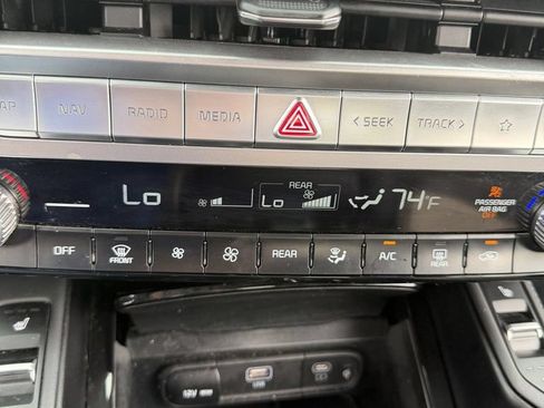 Used 2024 Kia Telluride EX w/ EX Captain's Chair Package AWD/4WD image 22