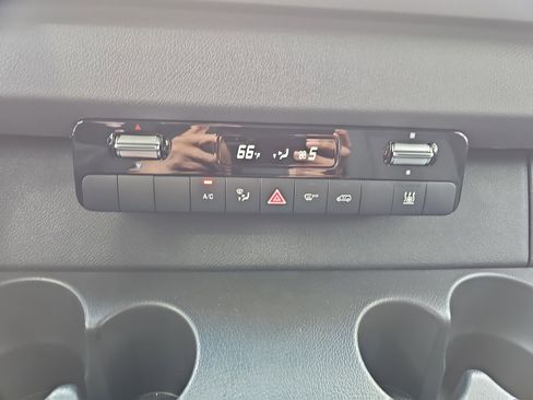 Used 2024 Mercedes-Benz eSprinter 170 Cargo image 17