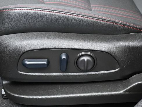 Used 2023 Chevrolet Equinox RS FWD image 12