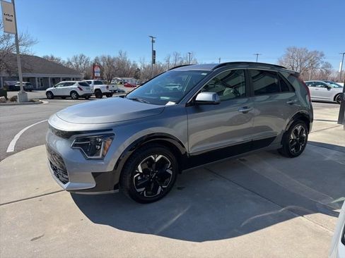 Certified 2023 Kia Niro Wave w/ Wave Preserve Package image 2